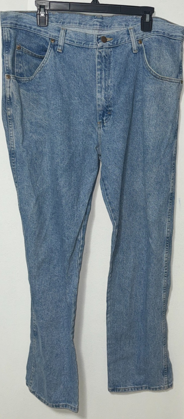 Wrangler Mens Size 38 X 32 Blue Medium Wash Mid Rise Regular Fit Jeans 965T1SL